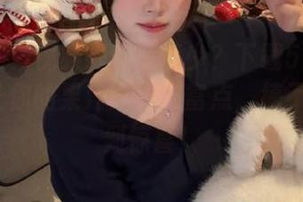 视频好像有点少？下载51吃瓜app，让你的果汁之旅丰富点，搞不好能遇到惊喜！