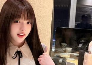51吃瓜网首页，瓜姐一秒变身八卦速递员，我也是醉了……