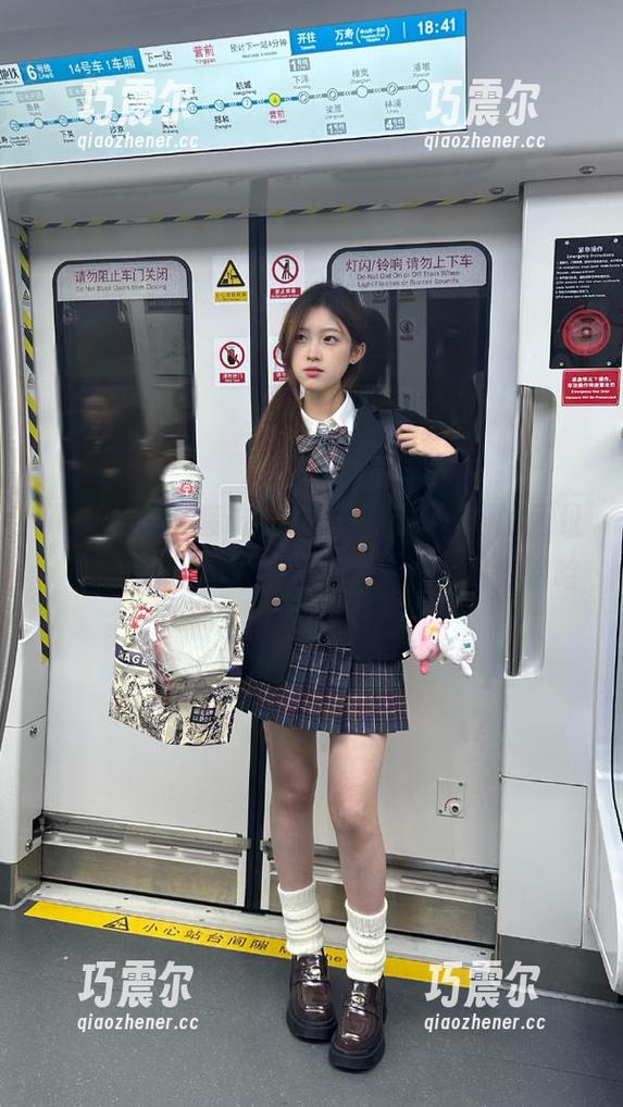 直接访问g718sx吃瓜网的网址，还真怕会掉进不归窝，喉咙一紧，哈哈