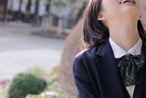 咖啡喝到一半，首页的“黑料不打yang”让我忍不住翻了个白眼。