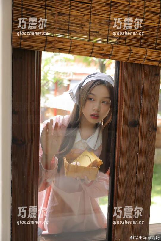黑料不打烊 “黑料不打烊”资源再次升级,提醒你不要在沙发上摔倒哦,保持警惕!