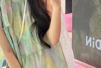 黑料网站首页今日亮点：那些让人窥探欲暴增的美眉。